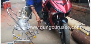 https://dungcuruaxe.com/wp-content/uploads/2019/12/huong-dan-hut-nhot-xe-may.